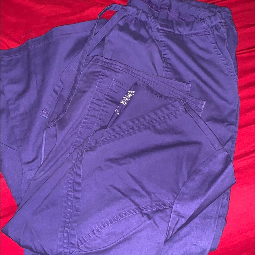 Too and bottom scrubs for 17$